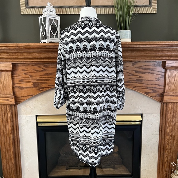 Almost Famous Black Geometric Print Belted Tribal Boho‎ Blouse Sz. XL Juniors - Picture 6 of 14